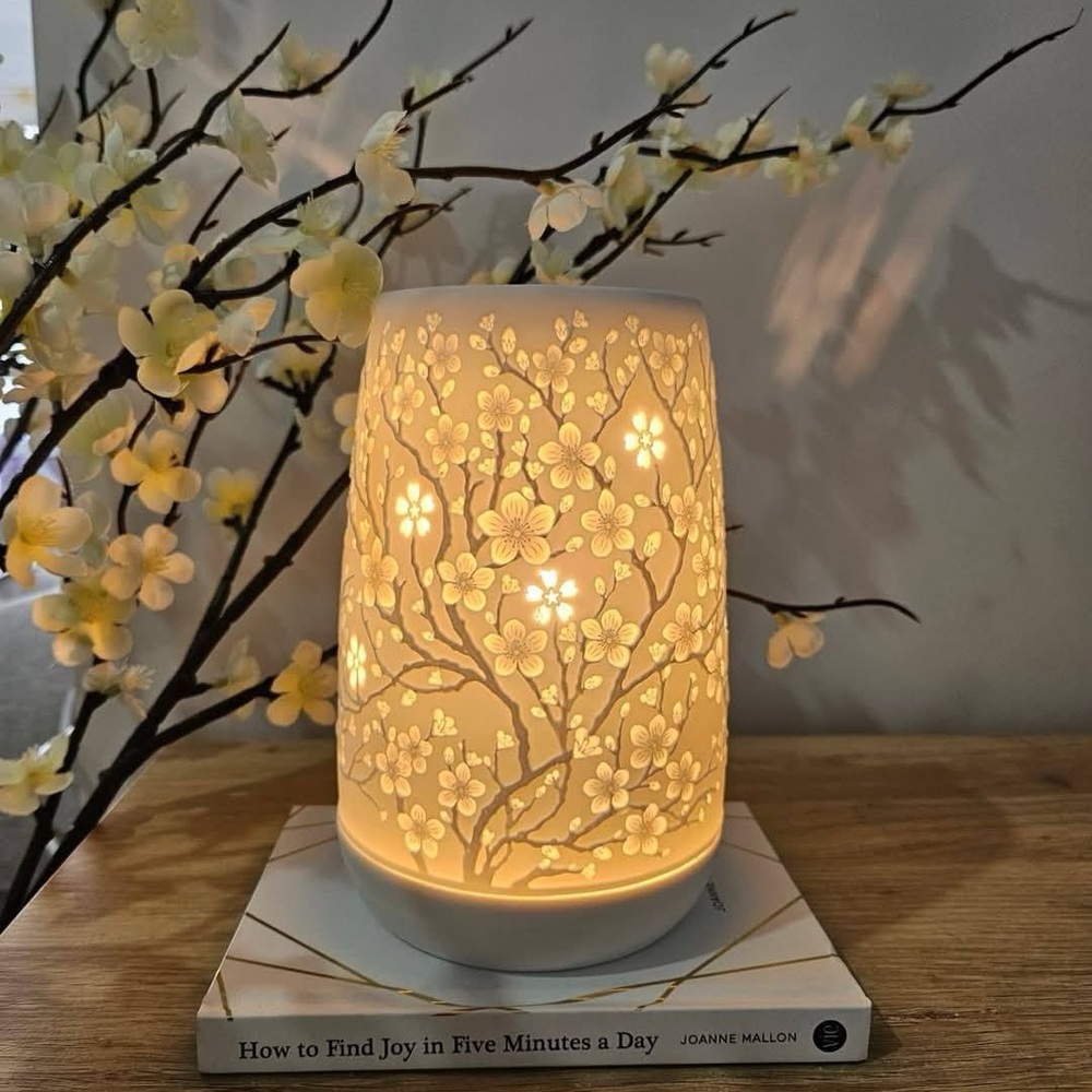 Scentsy Sakura warmer nwt
